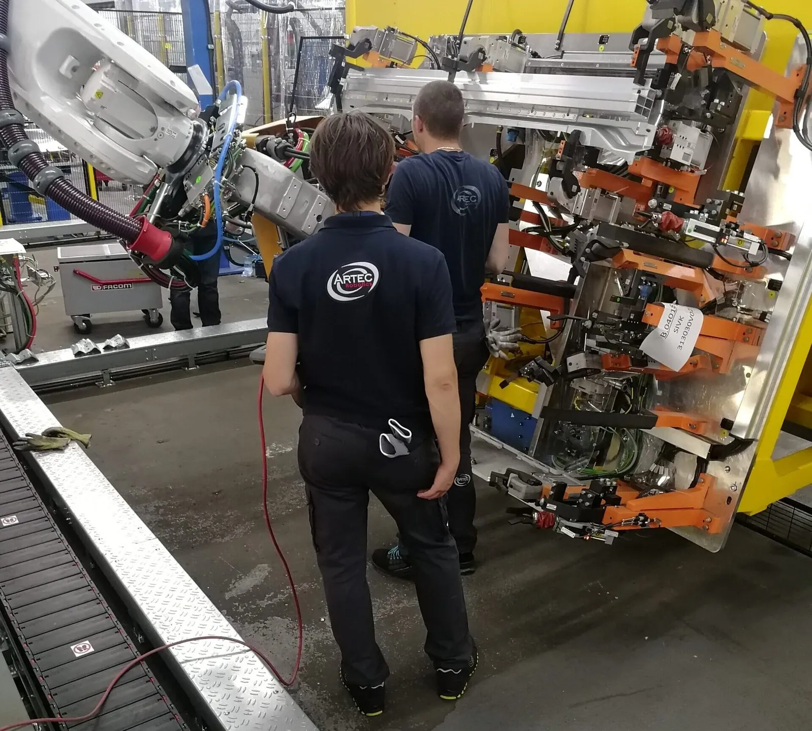 Cómo convertirse en programador de robots industriales